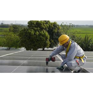 Vệ Sinh Bảo Dưỡng Tấm Pin Hệ Thống Điện Mặt Trời <10 Kwp